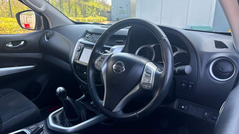 Nissan Navara Np300 Diesel Double Cab Pick Up N-Connecta 2.3dCi 190 4WD